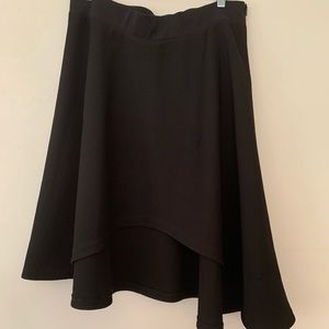 Asymmetric hem skirt
